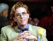 Der Zeitschriftenherausgeber Richards (Scott Valentine) f&uuml;rchtet um seine Existenz: Ein Konkurrent will seine Firma aufkaufen.