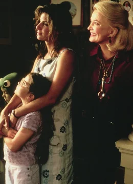 L-R:  Bernice Pruitt (Mae Whitman), Birdee Pruitt (Sandra Bullock), Ramona Calvert (Gena Rowlands)