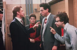 William Atherton (Walter Peck), Annie Potts (Janine Melnitz), Harold Ramis (Dr. Egon Spengler), Rick Moranis (Louis Tully).