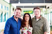 (v.l.n.r.) Jimmy Doherty; Salma Hayek; Jamie Oliver