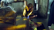 Eine Frau wird ermordet inmitten eines Schauplatzes einer geheimen Gruselshow aufgefunden. Dr. Maura Isles (Sasha Alexander) ermittelt. Eine Frau wird ermordet inmitten eines Schauplatzes einer geheimen Gruselshow aufgefunden. Dr. Maura Isles (Sasha Alexander) ermittelt.