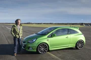 James May testet den neuen Vauxhall Corsa VXR Nürburgring. James May testet den neuen Vauxhall Corsa VXR Nürburgring.