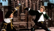Der verarmte Edelmann und Schauspieler Fracass (Jean Marais, r.) k&auml;mpft gegen den dreisten Grafen de Vallombreuse (G&eacute;rard Barry).