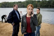 Als ein Fuß in der Ruhr gefunden wird, nehmen Elena und Kirsten die Ermittlungen auf. Die DNA-Spuren des Fundstückes passen zu einem Campingplatzbewohner, der sein Geld als Schiedsrichter verdiente. Doch dann finden die Kripobeamten noch andere Leichenteile von mehreren Toten ... Als ein Fuß in der Ruhr gefunden wird, nehmen Elena und Kirsten die Ermittlungen auf. Die DNA-Spuren des Fundstückes passen zu einem Campingplatzbewohner, der sein Geld als Schiedsrichter verdiente. Doch dann finden die Kripobeamten noch andere Leichenteile von mehreren Toten ...