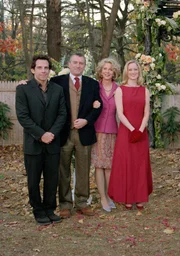 L - R: Greg Focker (Ben Stiller), Jack Byrnes (Robert De Niro), Dina Byrnes (Blythe Danner), Pam Byrnes (Teri Polo)