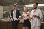 L-R: Jane Kano (Ella Balinska), Sabina Wilson (Kristen Stewart), Saint (Luis Gerardo M&eacute;ndez)
