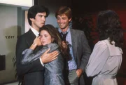 Remington Steele (Pierce Brosnan, l.), Laura Holt (Stephanie Zimbalist, m.) und Murphy Michaels (James Read, r.) Remington Steele (Pierce Brosnan, l.), Laura Holt (Stephanie Zimbalist, m.) und Murphy Michaels (James Read, r.)