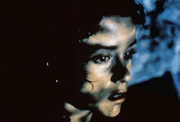 Ray Liebt Abby (Frances McDormand), aber Abby ist mit Rays Chef, dem Barbesitzer Julian Marty, verheiratet. Der argwoehnische Marty hetzt dem Paerchen den schmierigen Privatschnueffler Visser nach, der Marty alsbald fotografische Beweise fuer Abbys Ehebruch vorlegt.