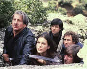 Milos Columbo (Topol, l.) und seine Gef&auml;hrten entpuppen sich f&uuml;r Melina (Carole Bouquet, 2.v.l.) als Helfer in der Not.