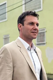 Der gewissenlose, ehemalige MI-6-Agent Mason Gilroy (Chris Vance) hat sich als freischaffender Spion selbstst&auml;ndig gemacht.