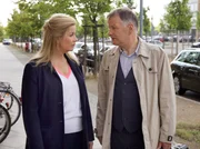 Vor einem wichtigen Termin, der die m&ouml;gliche Schlie&szlig;ung der Sachsenklinik verhindern k&ouml;nnte, hat Dr. Roland Heilmann (Thomas R&uuml;hmann) der Klinikdirektorin Sarah Marquardt (Alexa Maria Surholt) eine Mitteilung zu machen. In der vergangenen Nacht, bei langen Gespr&auml;chen mit Prof. Simoni, dem ehemaligen Klinikdirektor, ist eine Entscheidung gefallen. Diese wird Sarah nicht gefallen.