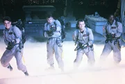 Auf dem Dach eines Wolkenkratzers kommt es f&uuml;r die Geisterj&auml;ger (v.l.) Dr. Egon Spengler (Harold Ramis), Dr. Raymond Stantz (Dan Aykroyd), Dr. Peter Venkman (Bill Murray) und Winston Zeddmore (Ernie Hudson) zum Showdown im entscheidenden Kampf gegen "Gozer"...