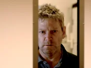 NDR Fernsehen KOMMISSAR WALLANDER - MITTSOMMERMORD, "Wallander - One Step behind)", am Sonntag (16.11.14) um 00:15 Uhr. Wallander (Kenneth Branagh) r&auml;tselt, wieso der M&ouml;rder die intimsten Geheimnisse seiner Opfer kennt.