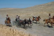 Mit Argwohn betrachten die rauen Cowboys den Gentleman aus dem Osten (Gregory Peck, Mi.).