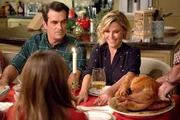 Phil Dunphy (Ty Burrell), Claire Dunphy (Julie Bowen)