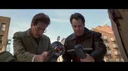 Spengler (Harold Ramis, li.) und Venkman Stantz (Dan Aykroyd, re.) untersuchen die Abwasserkan&auml;le