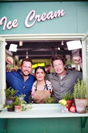 (v.l.n.r.) Jimmy Doherty; Salma Hayek; Jamie Oliver