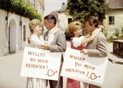 Von links: Marianne (Waltraut Haas), Hofrat Geiger (Rudolf Prack), Mariandl (Cornelia Froboess) und Geigers Sekret&auml;r Peter Hofer (Peter Weck).