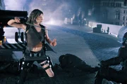 Ihre Sinne sind scharf, ihre k&ouml;rperliche Gewandtheit ist perfekt. Doch diese Eigenschaften - und noch einiges mehr - wird Alice (Milla Jovovich) ben&ouml;tigen, um aus der verw&uuml;steten Stadt mit ihren monstr&ouml;sen Untoten fliehen zu k&ouml;nnen ...