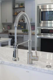 Chip und Joanna haben sich mal wieder selbst &uuml;bertroffen: Das Ergebnis der Hausumwandlung kann sich sehen lassen - doch was wird das junge P&auml;rchen zur extravaganten Inneneinrichtung sagen?