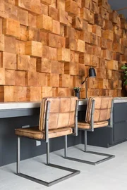 Die Garage wird f&uuml;r den Frontmann der Band MxPx zum Musikstudio umgebaut und mit einer einzigartigen akustischen Diffusor-Wandverkleidung und M&ouml;beln im angesagten Industrial Style ausgestattet.