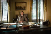 Sein Geheimnis k&ouml;nnte alle in Gefahr bringen: Morland Holmes (John Noble) ...