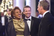 Noch ahnen sie nicht, dass die Benefiz-Gala mit einem Bombenanschlag enden wird: Pride (Scott Bakula, r.), Lasalle (Lucas Black, M.) und Wade (CCH Pounder, l.) ...