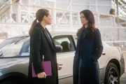 Was will die NYPD-Ermittlerin Cortes (Monique Gabriela Curnen, l.) von Watson (Lucy Liu, r.) und wird es ihr gelingen, Joan trotz Sherlocks Wahrungen auf ihre Seite zu ziehen?