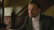 Sherlock Holmes (Jonny Lee Miller) beschäftigt sich auch noch mit dem Anschlag auf seinen Vater. Doch ist er dabei wirklich auf der richtigen Fährte? Sherlock Holmes (Jonny Lee Miller) beschäftigt sich auch noch mit dem Anschlag auf seinen Vater. Doch ist er dabei wirklich auf der richtigen Fährte?
