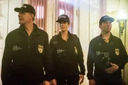 M&uuml;ssen einen neuen Mordfall aufkl&auml;ren: Pride (Scott Bakula, l.), Brody (Zoe McLellan, M.) und Lasalle (Lucas Black, r.) ...
