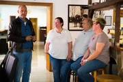 Diese Woche verschl&auml;gt es Frank Rosin (l.) nach M&ouml;nchengladbach ins Restaurant "Alt Neuwerk", dessen Besitzer Susanne (2.v.l.) und Thomas Platzer (3.v.l.) brauchen dringend seine Hilfe ...
