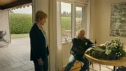 Miri (Ruth Reinecke) und Michael (Markus Hering) kurz vor der Beerdigung von Michaels Kollegen Kostja.