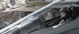 In den ersten Fl&uuml;gen soll der unbemannte Stealth-&Uuml;berschallbomber "EDI" das menschliche Trio Ben (Josh Lucas), Kara und Henry nur begleiten und von ihnen lernen, was er auch brav macht. Doch dann widersetzt sich dummerweise Ben dem Befehl seines Vorgesetzten - mit fatalen Folgen ...