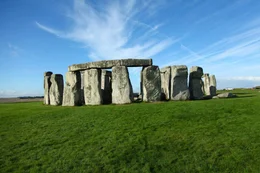 J&uuml;ngste Untersuchungen der bei Stonehenge gefundenen menschlichen &Uuml;berreste liefern neue Erkenntnisse &uuml;ber das Leben der Erbauer, Bewohner und Besucher dieses hoch symboltr&auml;chtigen Ortes.