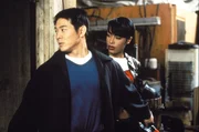 Han (Jet Li) lernt Trish (Aaliyah) kennen, die eigentlich von den illegalen Gesch%ften ihres Vaters die Schnauze voll hat. Aber als auch ihr Bruder ermordet wird, schlie?en sich die beiden zusammen und versuchen, alle Intrigen aufzudecken..