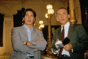 Kommissar Moser (Tobias Moretti, l.) und Assistent Stockinger (Karl Markovics, r.) sehen sich am Tatort um. Ein Tourist wurde im SAS Palais Hotel an der Ringstraße ermordet ... Kommissar Moser (Tobias Moretti, l.) und Assistent Stockinger (Karl Markovics, r.) sehen sich am Tatort um. Ein Tourist wurde im SAS Palais Hotel an der Ringstraße ermordet ...