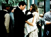 Curt (Tom Bower, l.) muss Abschied von Mary Ellen (Judy Norton-Taylor, r.) und seinem Baby nehmen ...