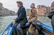Ulrich Tukur mit Ehefrau Katharina John in seinem langj&auml;hrigen Wohnort Venedig, von dem er sich nun nach 20 Jahren verabschiedet