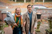 Voller Stolz pr&auml;sentiert Birgit K&ouml;hlmeier (Lina Beckmann) ihrer Mutter ihren neuen Freund: Hajo Siewers (Bastian Pastewka).
