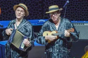 Ulrich Tukur mit den "Rhythmus-Boys" bei einem Konzert in der Elbphilharmonie Hamburg: &bdquo;Am meisten Spa&szlig; hat mir immer Musik gemacht, wenn es dann groovt und swingt und zusammengeht. Das ist einfach toll!&ldquo;