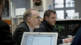 Die Investigativjournalisten Oliver Schr&ouml;m (l.) und Christian Salewski (r.) recherchieren den Cum-Ex-Fall mit einem europ&auml;ischen Journalistennetzwerk.