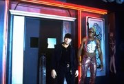 Der Geheimagent Jack Quinn (Jean-Claude Van Damme, l.) und der Waffendealer Yaz (Dennis Rodman, r.) k&auml;mpfen gemeinsam f&uuml;r Gerechtigkeit.