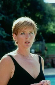 Ginny Sharp (Serena Gordon)