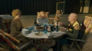 Beim Abendbrot mit Miri (Ruth Reinecke) und Frau Cramer (Karen Dahmen) regt sich Michael (Markus Hering) &uuml;ber die Aktivisten auf.