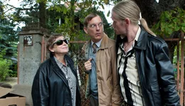 Na also, geht doch: Angelika (Katharina Thalbach) und Marek (Roman Geike, rechts) finden bei Herrn Frank (Daniel Krauss, Mitte) den richtigen Ton.