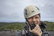 Der Regisseur des Kinofilms, Martin Tischner. Er gibt per Funk Anweisungen an das Team. Der Regisseur des Kinofilms, Martin Tischner. Er gibt per Funk Anweisungen an das Team.