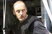 ARD/SWR EIN TODSICHERER PLAN, FilmMittwoch im Ersten, Fernsehfilm Deutschland 2014, Buch: Holger Karsten Schmidt, Regie: Roland Suso Richter, am Mittwoch (14.05.14) um 20:15 Uhr im ERSTEN. Achim Buchert (Martin Butzke) ist ehemaliger Afghanistan-Soldat. Er hat Kampferfahrung und ist auch bereit, diese einzusetzen.