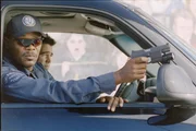Sergeant Dan Harrelson (Samuel L. Jackson, v.) &uuml;berredet Officer Jim Street (Colin Farrell, h.), in sein neues Team einzusteigen. Gef&auml;hrliche Eins&auml;tze warten auf die beiden.