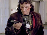 Der geistig zur&uuml;ckgebliebene "Astro G&ouml;ran" (Anders Ekborg) hat die Sparkasse von Ystad betreten. Er tr&auml;gt eine Bombe am Leib und erzwingt die &Uuml;berweisung der eher bescheidenen Summe von 67.500 Kronen auf ein ausl&auml;ndisches Konto.