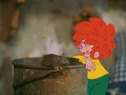 Anfangs &auml;rgert sich Pumuckl &uuml;ber die Maus, die seine Kekse anknabbert. Doch w&auml;hrend Meister Eder eine Mausefalle einkauft, freundet sich der Pumuckl mit ihr an.